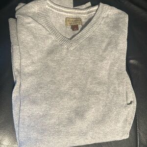 Men’s Gray V-neck sweater